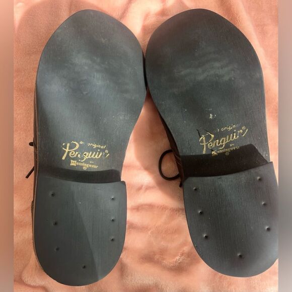 Waylon Nubuck Lace Up Oxford Cub
by Original Penguin; Size 11, Like New! - Picture 16 of 16